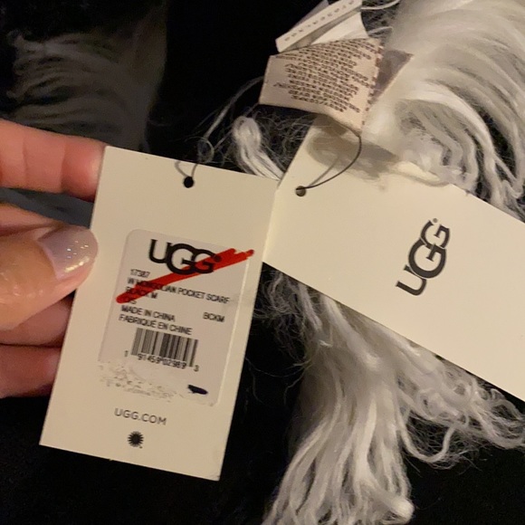 UGG MONGOLIAN POCKET SCARF - Picture 3 of 8